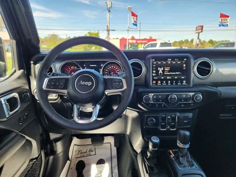 Used 2023 Jeep Wrangler Sahara w/ Cold Weather Group image 19