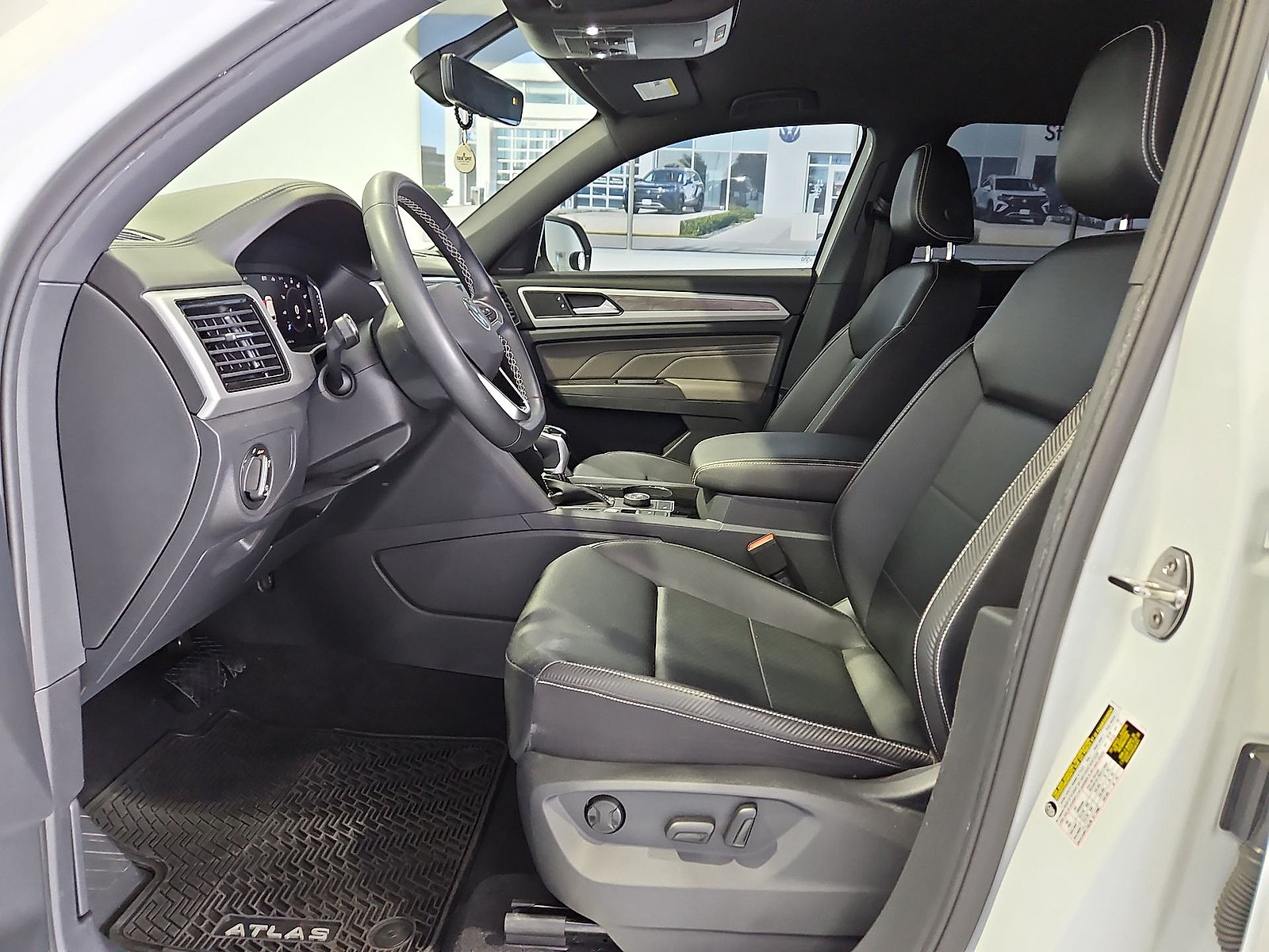 Certified 2022 Volkswagen Atlas Cross Sport SE AWD/4WD image 16