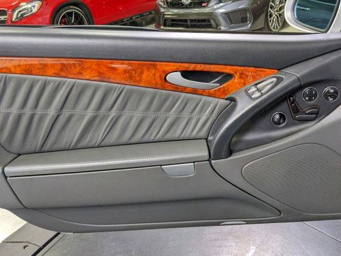 Used 2005 Mercedes-Benz SL 600 image 32