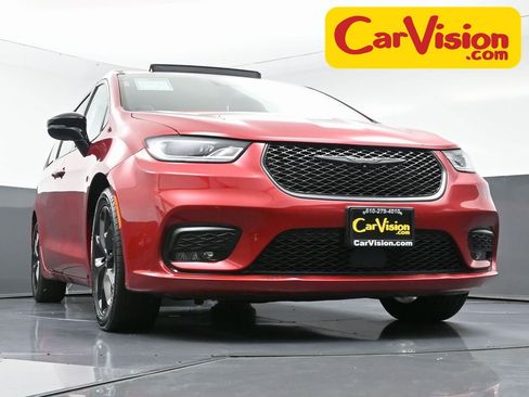 Used 2025 Chrysler Pacifica Limited image 55