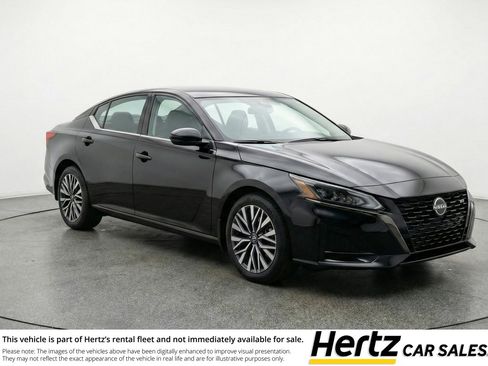 Used 2025 Nissan Altima 2.5 SV image 1