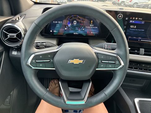 Used 2026 Chevrolet Equinox LT w/ Convenience Package II FWD image 11