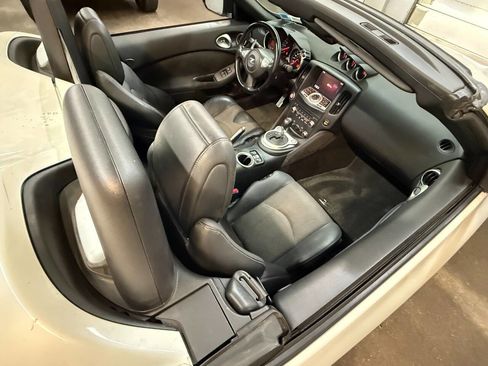 Used 2014 Nissan 370Z Touring w/ Sport Package image 23