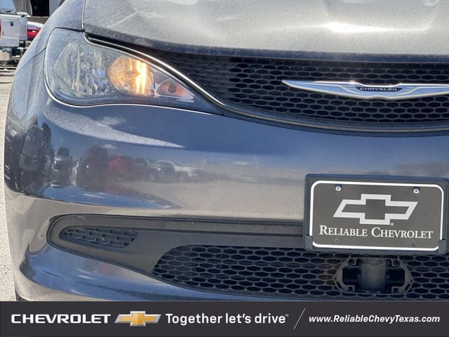 Used 2022 Chrysler Voyager LX FWD image 8