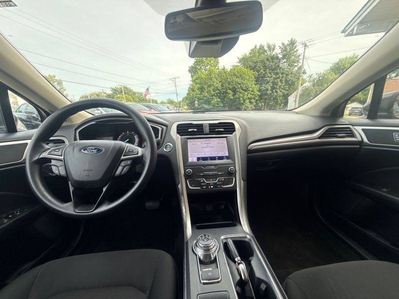 Used 2020 Ford Fusion SE FWD image 21