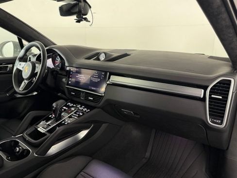 Used 2023 Porsche Cayenne Turbo AWD/4WD image 14