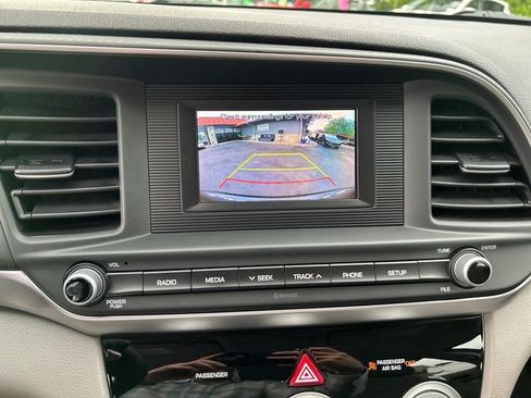 Used 2019 Hyundai Elantra SE FWD image 20