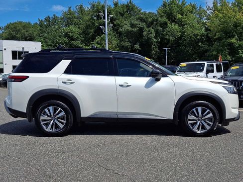 Used 2024 Nissan Pathfinder SL AWD/4WD image 7