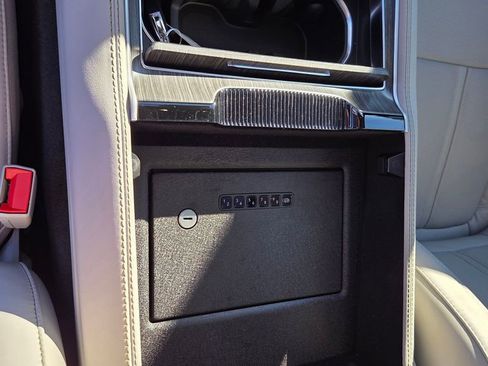 Used 2024 Jeep Wagoneer L Series III w/ Premium Group I image 23