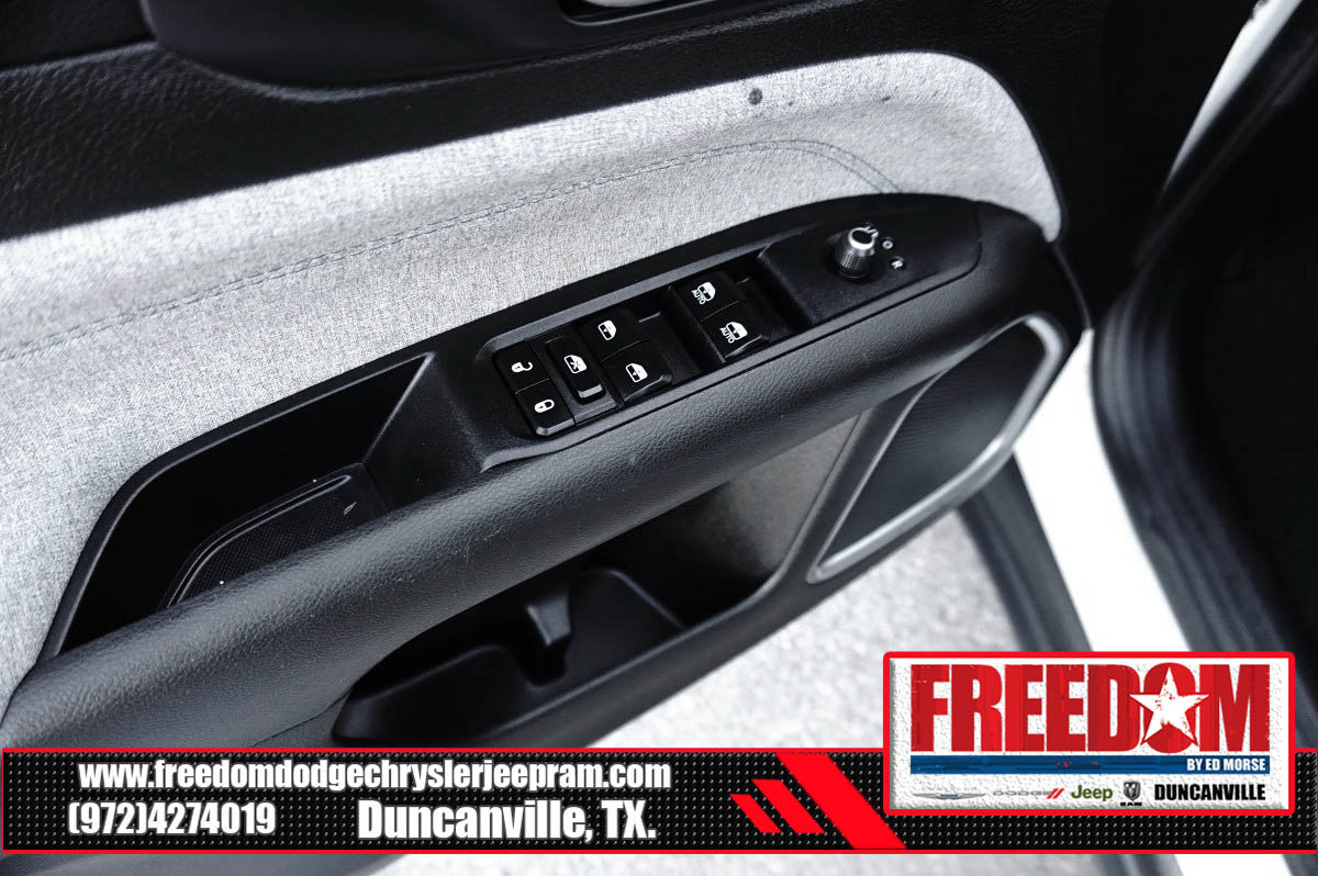 Used 2024 Jeep Compass Latitude AWD/4WD image 39