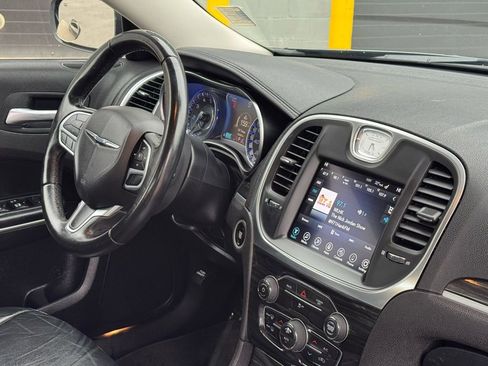 Used 2017 Chrysler 300 Limited image 45