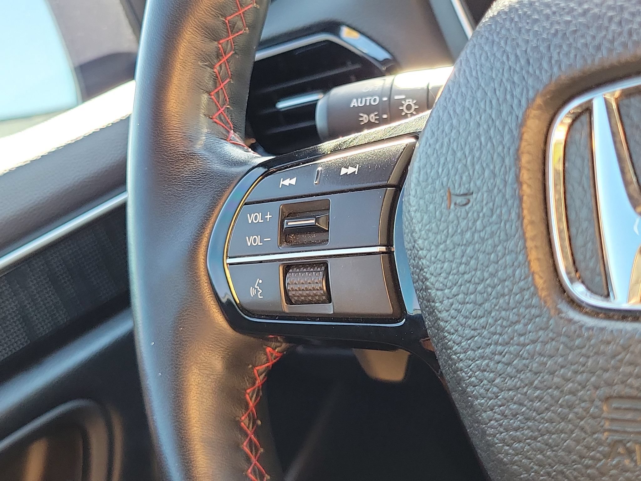 Used 2025 Honda Pilot Black Edition image 12