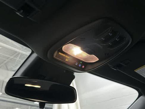 Used 2024 Chevrolet Trax RS w/ Sunroof Package FWD image 21
