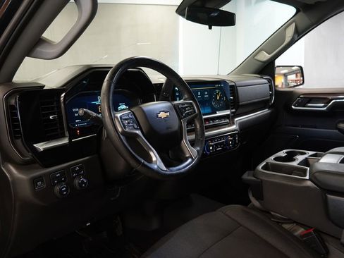 Used 2023 Chevrolet Silverado 1500 LT AWD/4WD image 6