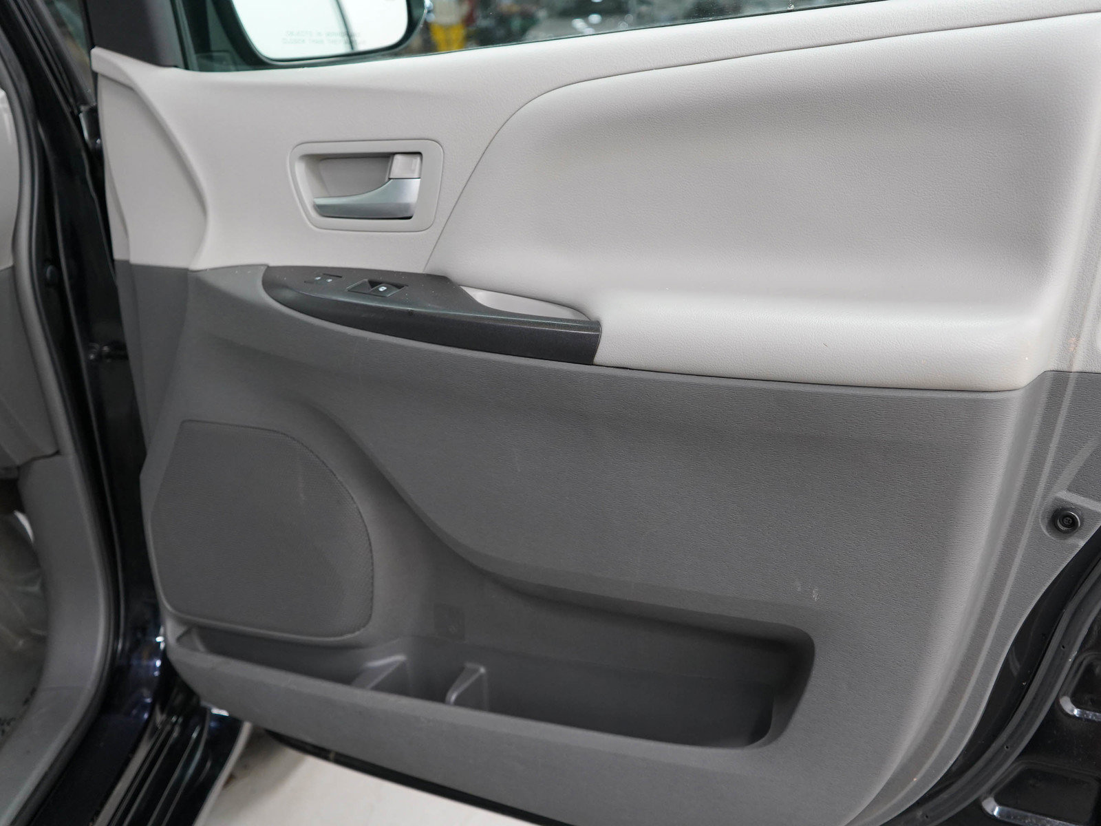 Used 2017 Toyota Sienna LE FWD image 11