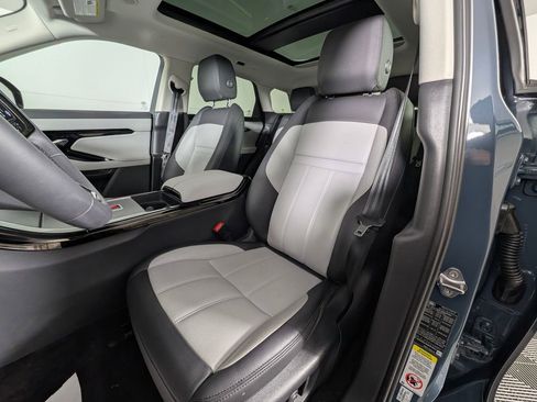 Used 2025 Land Rover Range Rover Evoque Dynamic SE image 5