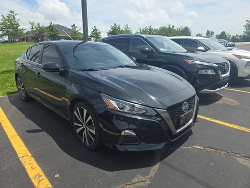 Certified 2021 Nissan Altima 2.5 SR w/ SR Premium Package FWD image 3