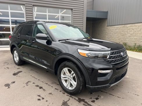 Used 2023 Ford Explorer XLT w/ Equipment Group 202A image 3