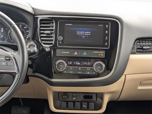 Used 2018 Mitsubishi Outlander SEL image 17