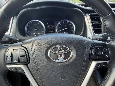 Used 2017 Toyota Highlander Limited Platinum FWD image 24