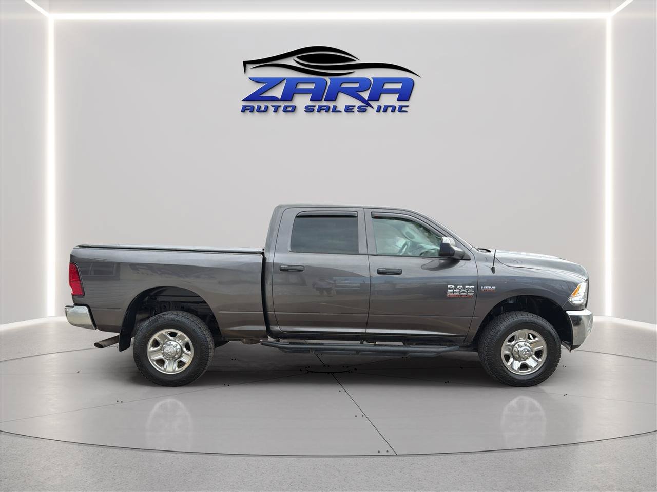 Used 2017 RAM 2500 Tradesman w/ Chrome Appearance Group AWD/4WD image 8