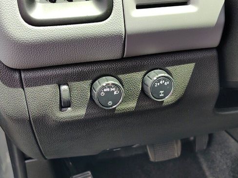 Used 2022 Chevrolet Colorado W/T w/ Custom Special Edition AWD/4WD image 25