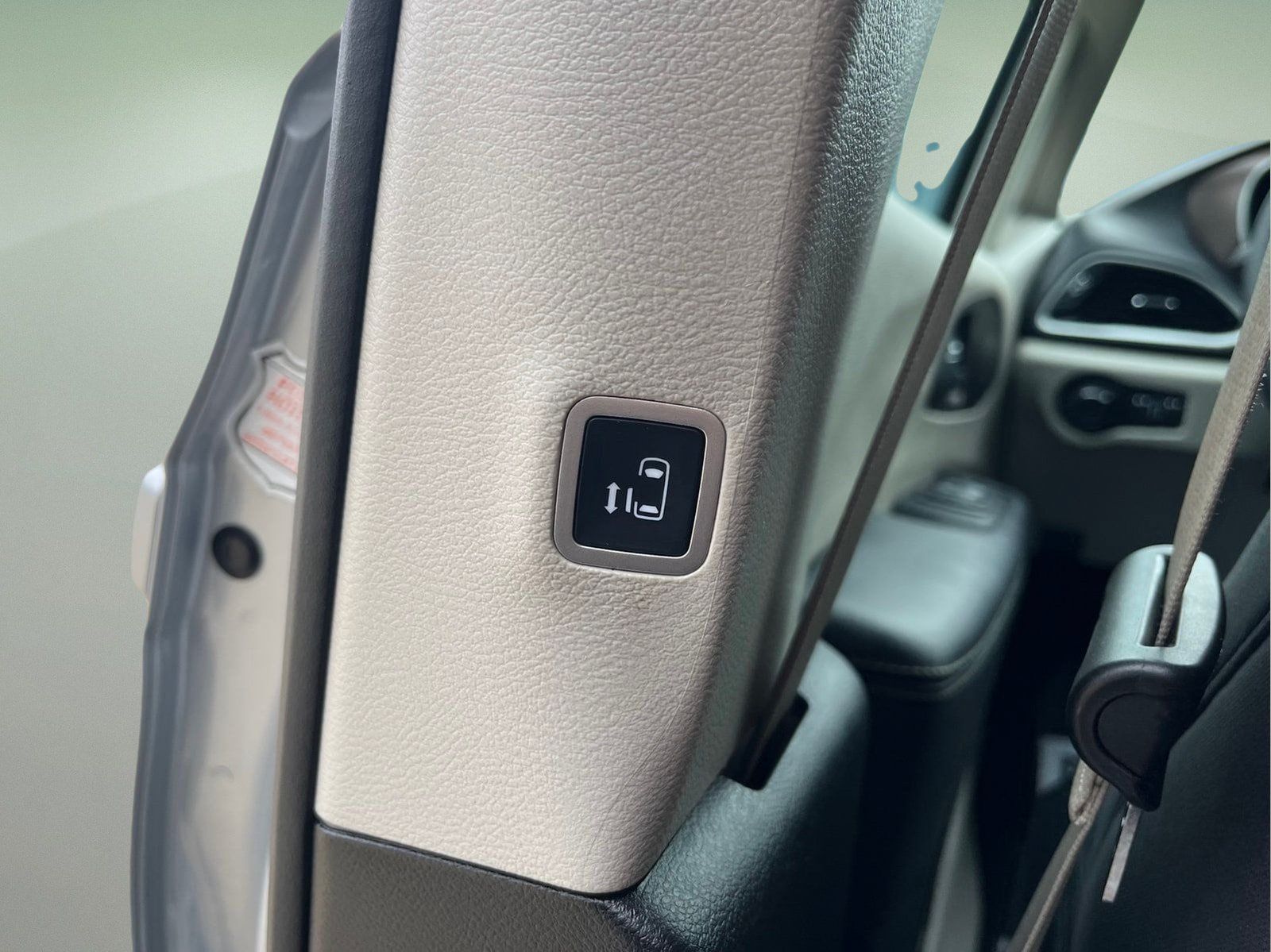 Used 2023 Chrysler Voyager LX FWD image 29