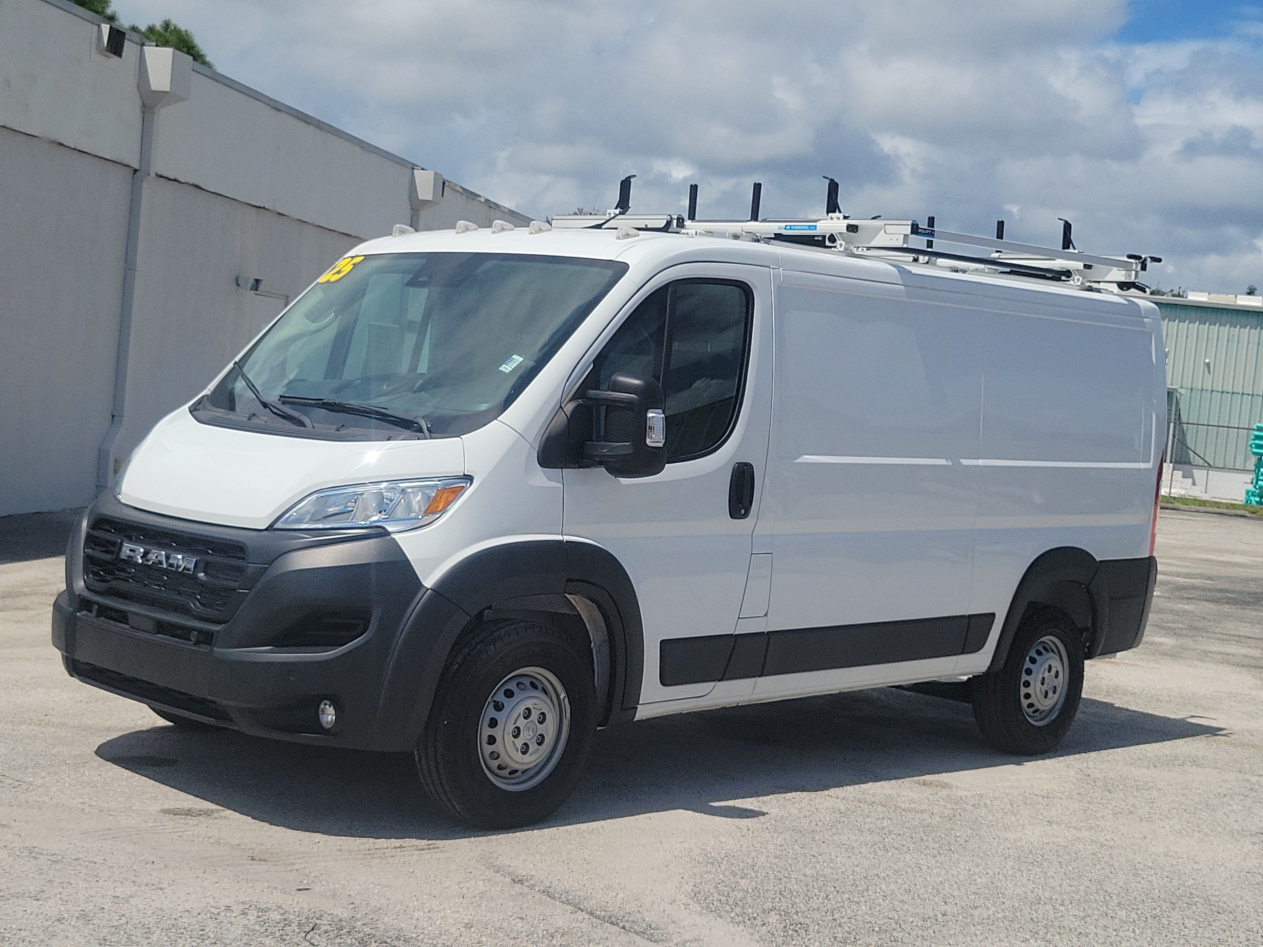 Used 2025 RAM ProMaster 2500 w/ Safety Group FWD image 2