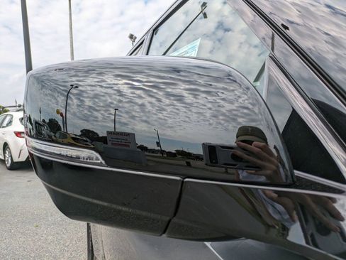 New 2025 Nissan Armada SL w/ Captain's Chari Seat Package image 12