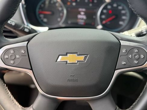 Used 2023 Chevrolet Traverse LT FWD image 19
