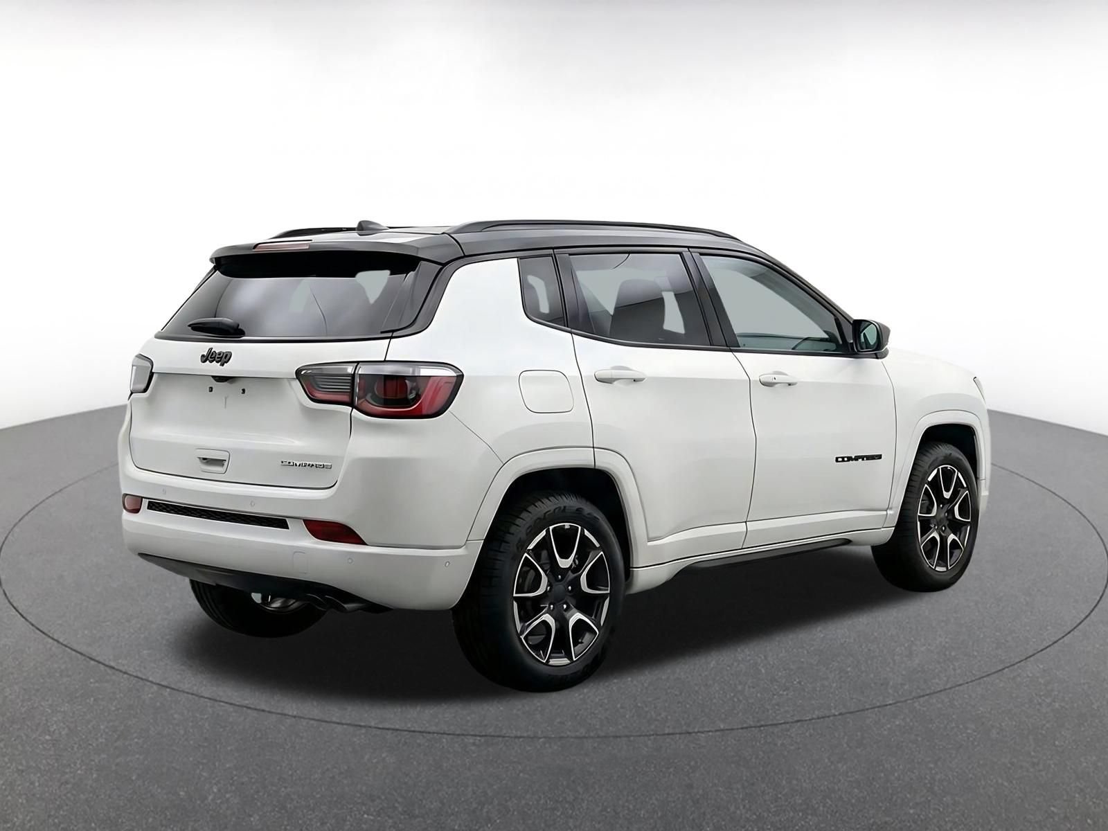 Used 2025 Jeep Compass Trailhawk AWD/4WD image 10