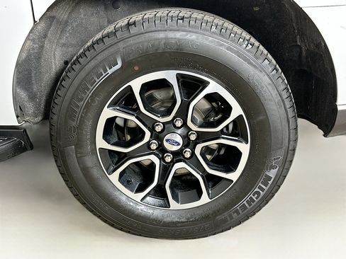 Used 2024 Ford Expedition Max XLT image 11