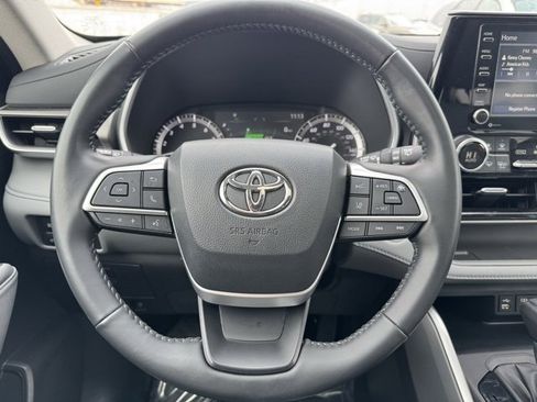 Certified 2022 Toyota Highlander XLE image 29