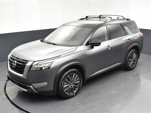 Certified 2025 Nissan Pathfinder SL w/ SL Premium Package image 26