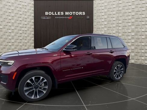 Used 2023 Jeep Grand Cherokee Overland w/ MOPAR Finishing Package image 13