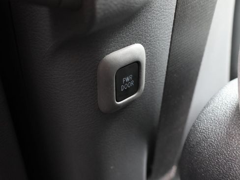 Used 2024 Toyota Sienna LE AWD/4WD image 18