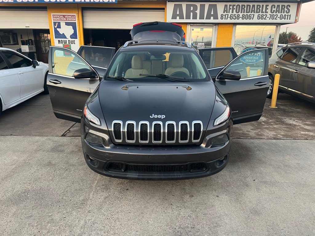 Used 2015 Jeep Cherokee Latitude FWD image 9