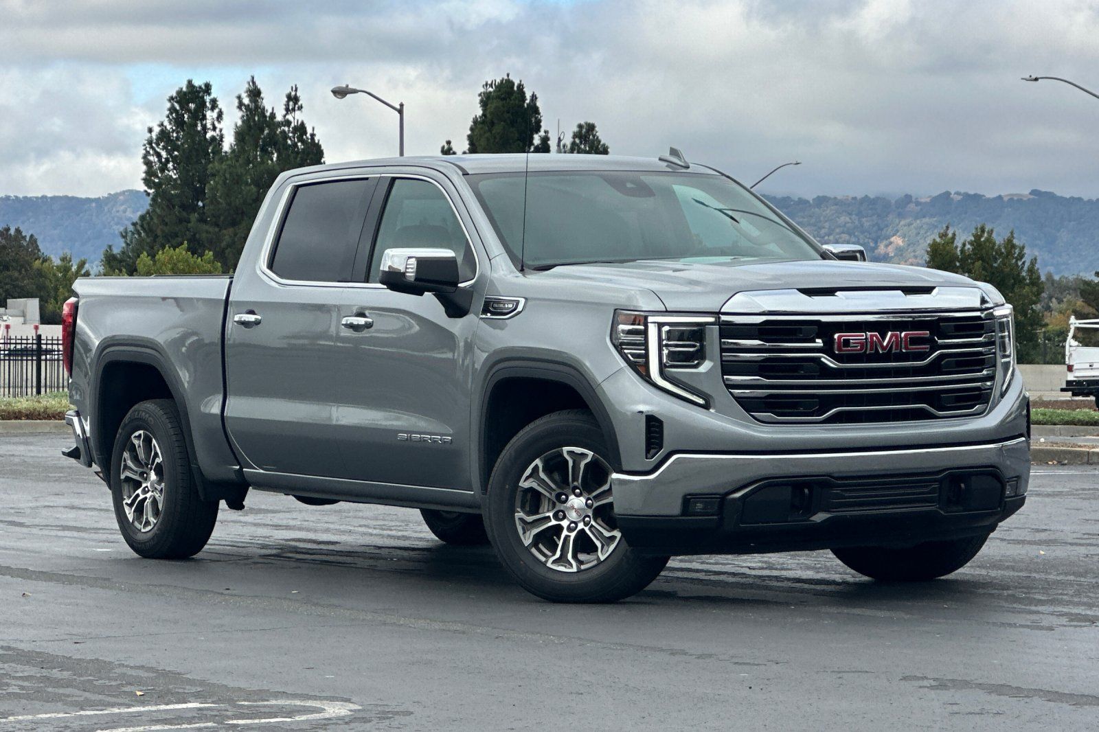 Used 2025 GMC Sierra 1500 SLT RWD image 2