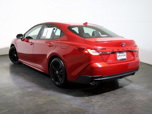 Used 2025 Toyota Camry SE image 2