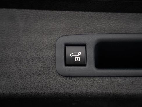 Used 2025 Toyota Sienna XLE FWD image 13