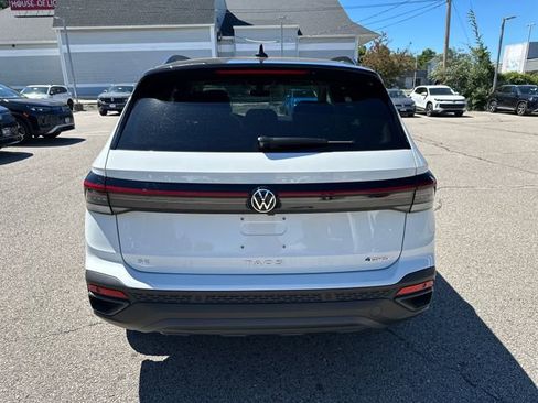 Certified 2025 Volkswagen Taos SE AWD/4WD image 8