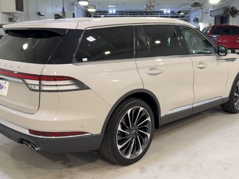 Used 2023 Lincoln Aviator Reserve w/ Equipment Group 201A image 9