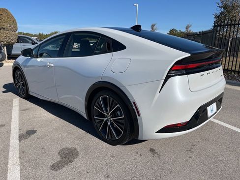 Used 2024 Toyota Prius XLE image 5
