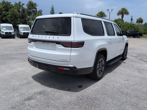 Used 2024 Jeep Wagoneer L Series II RWD image 3