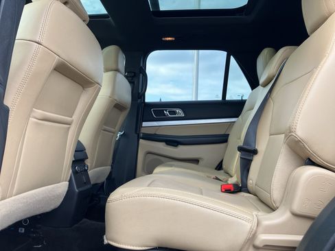 Used 2017 Ford Explorer XLT w/ Equipment Group 202A AWD/4WD image 29
