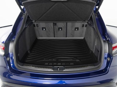 Certified 2026 Porsche Macan AWD/4WD image 45