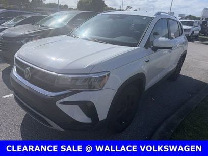 Used 2024 Volkswagen Taos SE w/ Black Wheel Package