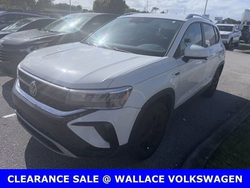 Used 2024 Volkswagen Taos SE w/ Black Wheel Package image 1