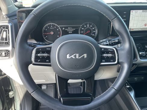 Certified 2022 Kia Sorento S w/ Panoramic Sunroof Package AWD/4WD image 18