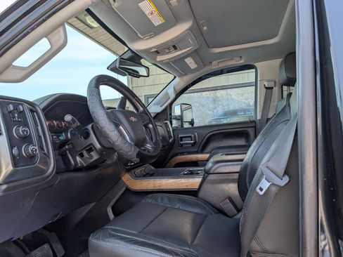 Used 2019 Chevrolet Silverado 3500 LTZ w/ LTZ Plus Package image 13